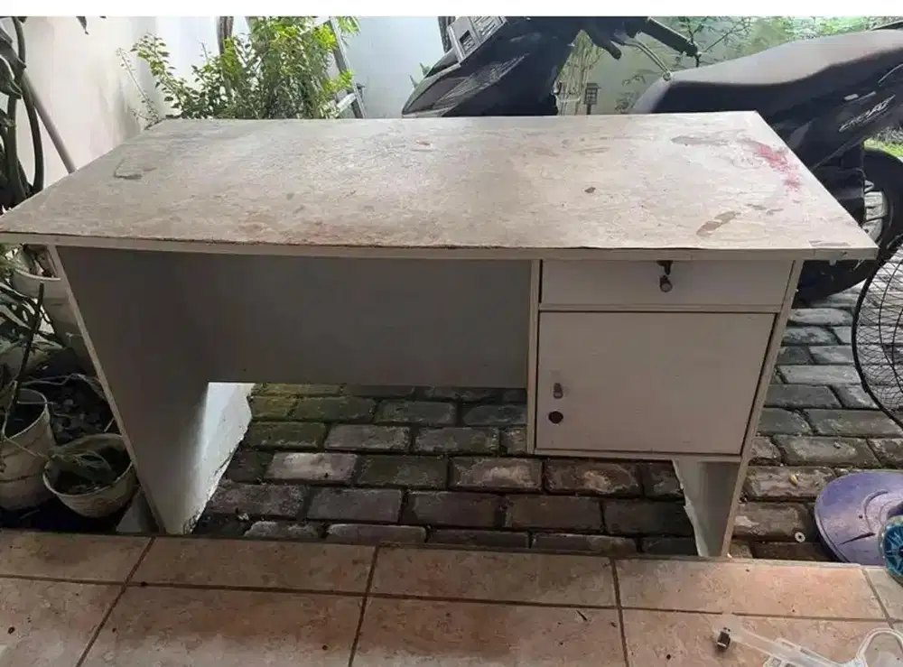 GRATIS Meja belajar meja kantor partikel