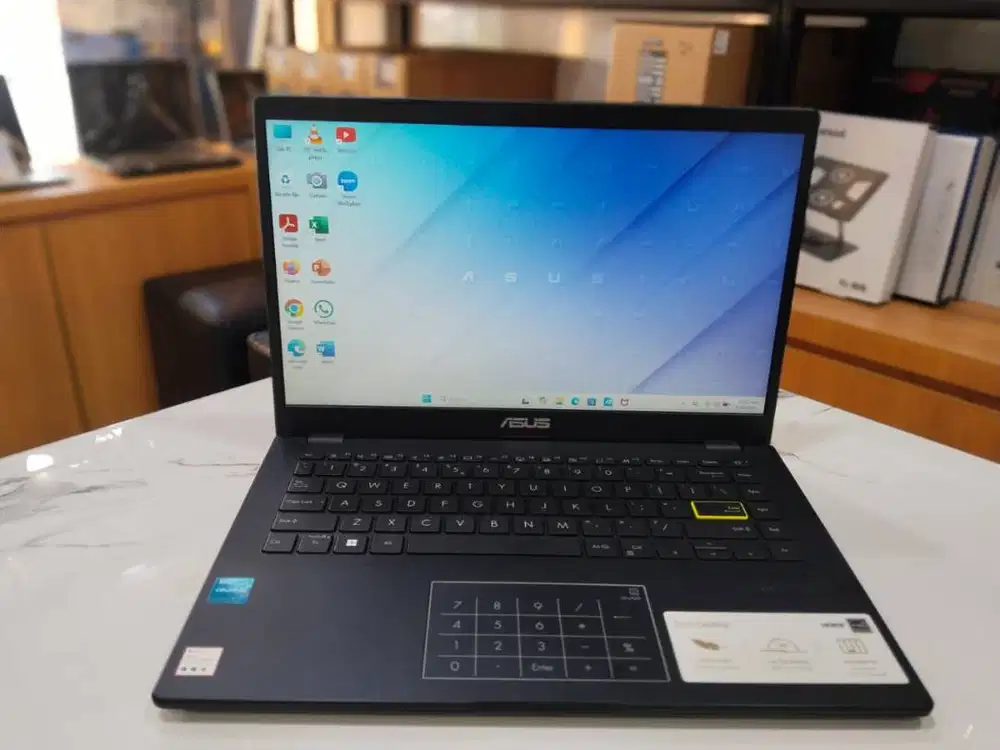 LIKE NEW!! ASUS VIVOBOOK E410KA CELERON N4500/RAM 8GB/SSD 512GB/14FHD
