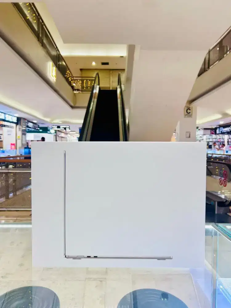 NEW MacBook Air 15-inch Apple M3 8/512GB Starlight