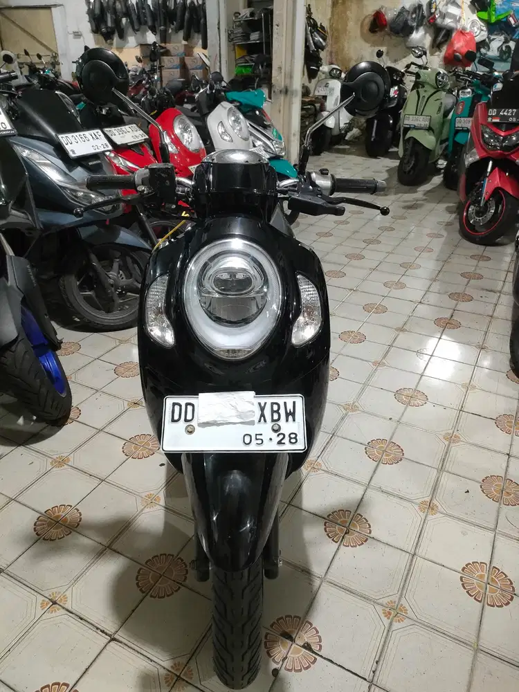 Honda Scoopy 2023 hitam