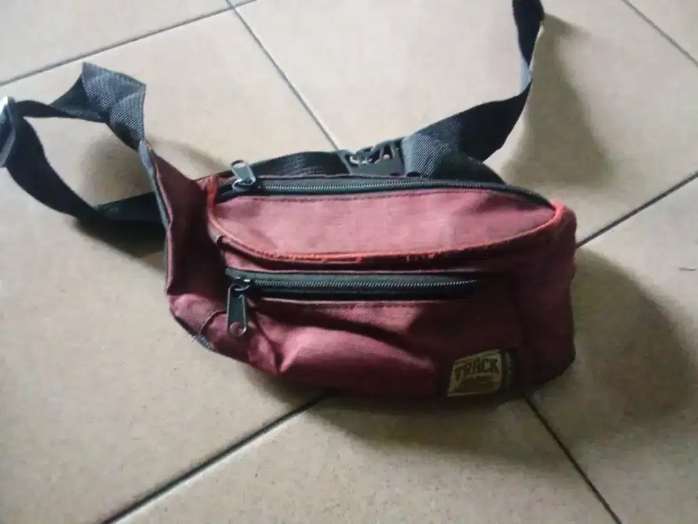 Butuh uang jual tas pinggang