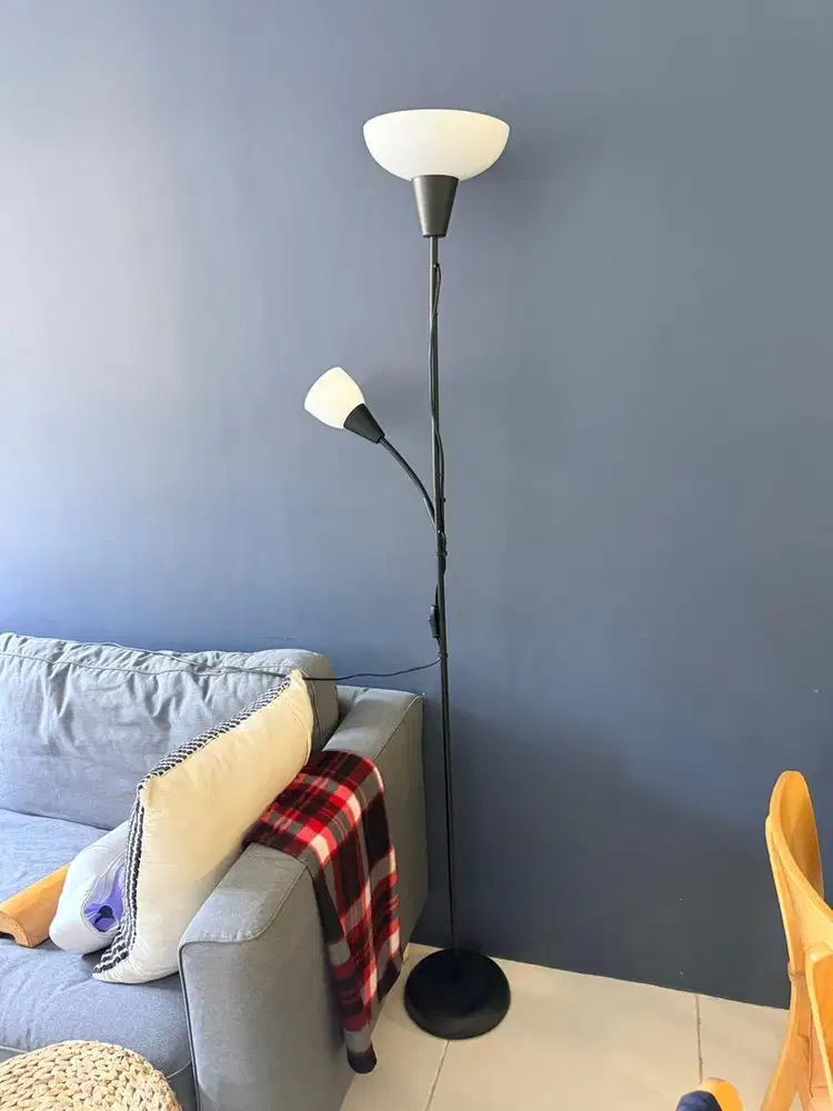 Lampu lantai IKEA