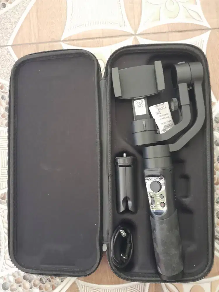 Jual murah Gimbal B Steady Pro 3 axis smartphone gimbal, hitam, nego
