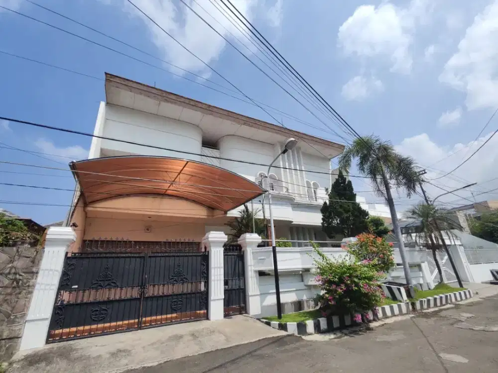 Dijual Rumah Mewah Siap Huni Lokasi Manyar Kertoarjo