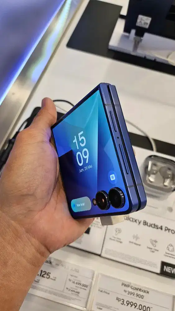 SAMSUNG GALAXY ZFLIP 7