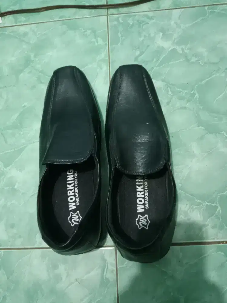 Sepatu pantofel