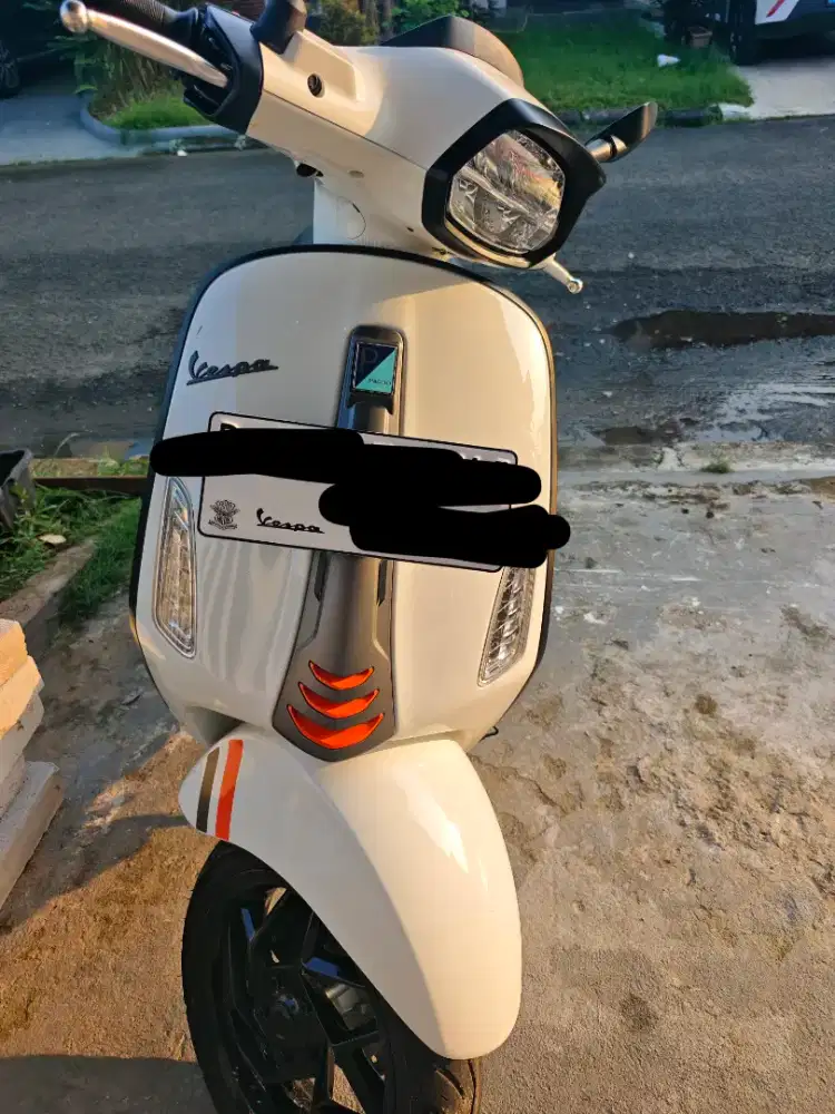 Vespa Sprint Putih KM 600 perak