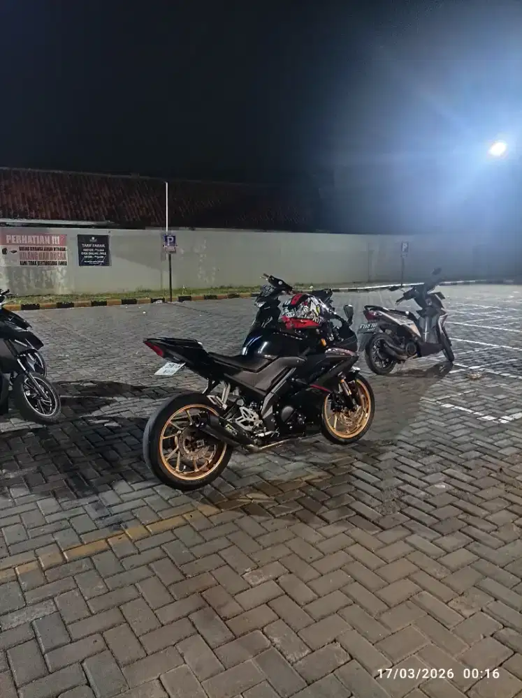 Yamaha R15 v3 tahun 2018. .