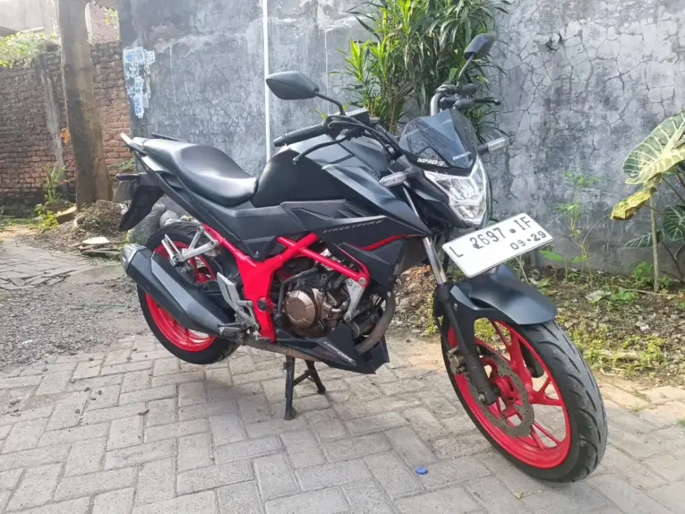 ENY MOTOR- HONDA CB150R SE km 18rb 2018