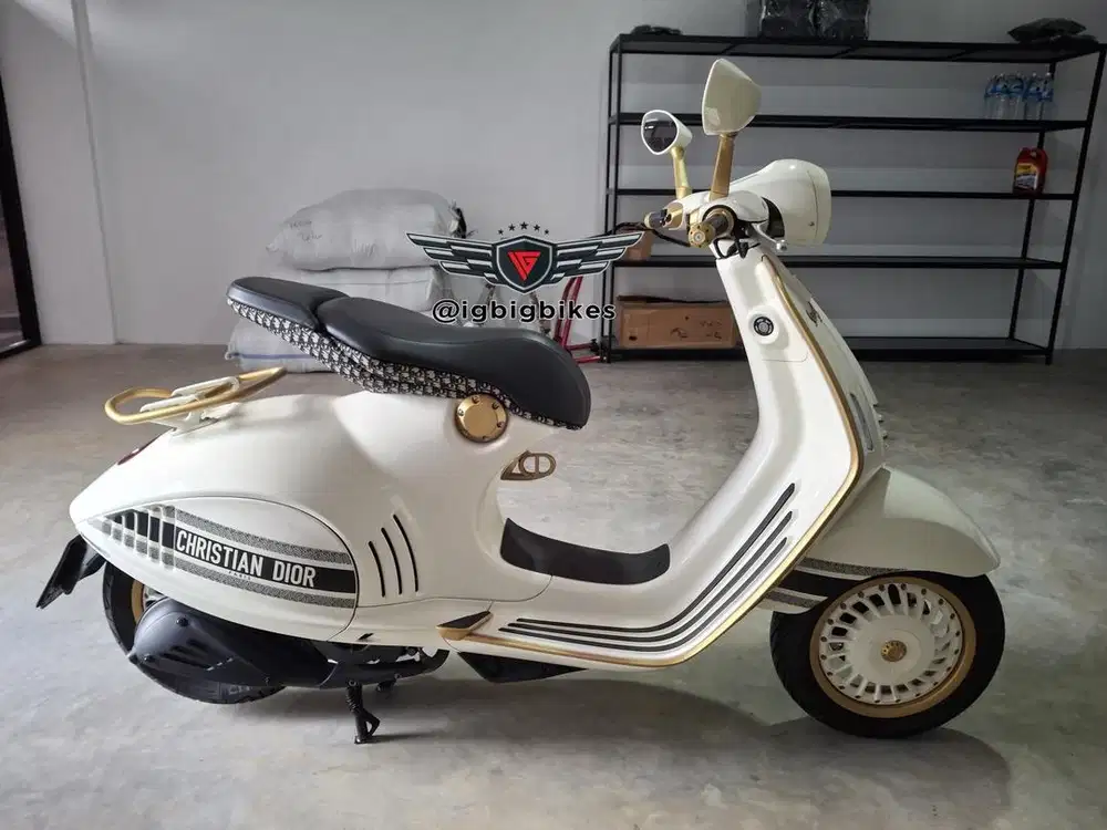 Vespa 946 Christian Dior 2021