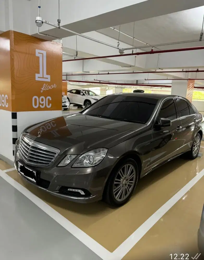 Dijual mercy E300 Elegance NIK 2010