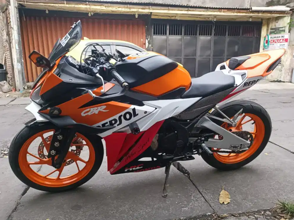UD ENY MOTOR - Honda CBR 150 thn 2016 mulus