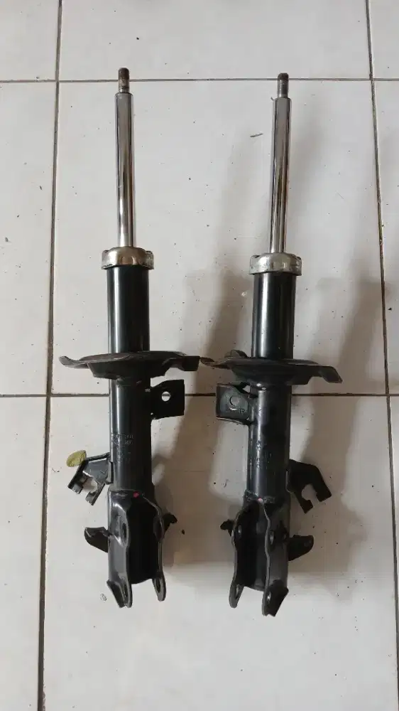 Shockbreaker nissan grand livina bekas