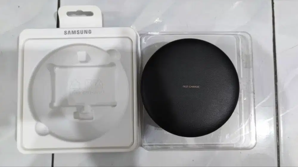 Samsung Wireless Charger Convertible (pad & stand) Fast Charging