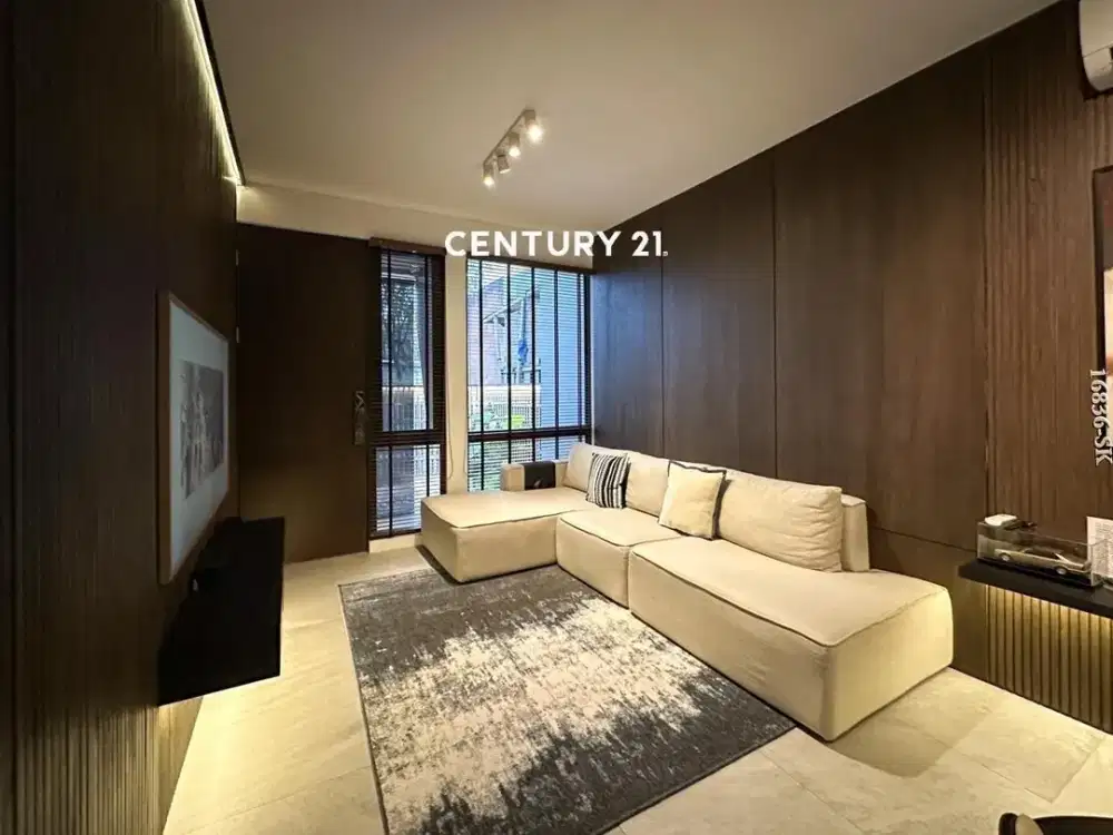 Dijual Rumah Modern  3 Lantai Di Sektor 7 Bintaro Jaya