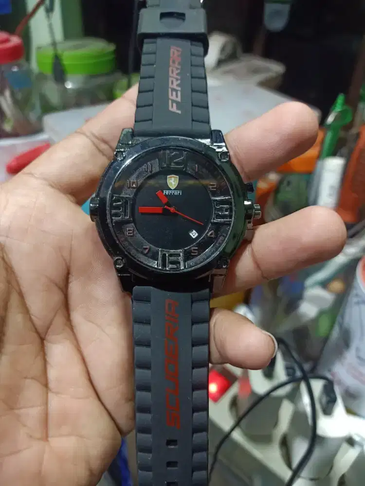 Jam tangan merk Ferrari