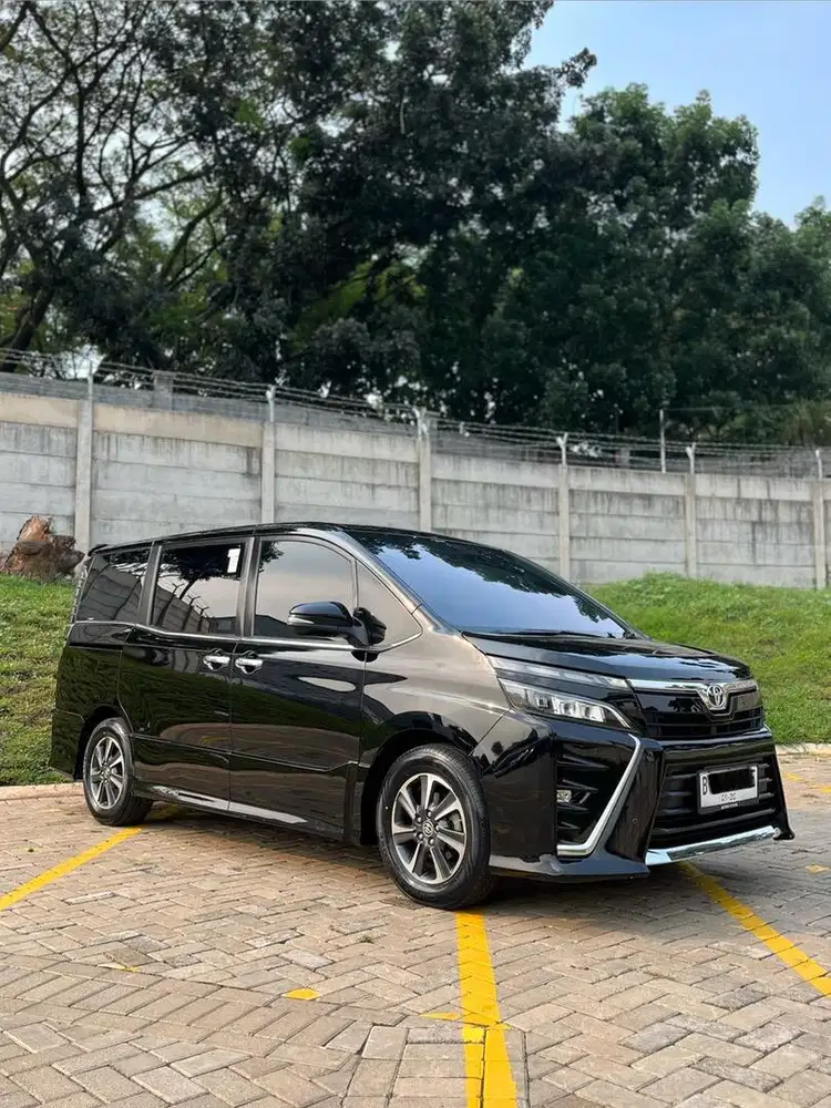 Toyota Voxy 2.0 AT 2020