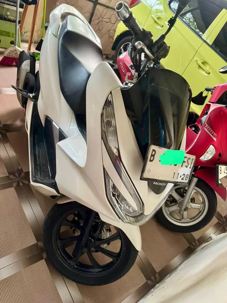 Motor Honda Pcx 150 cc white mulus no minus