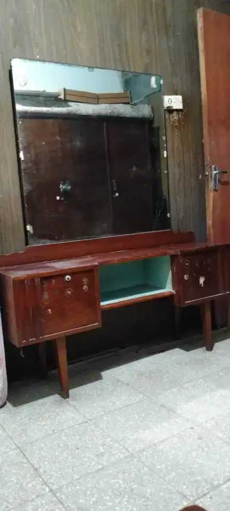 Meja rias antik
