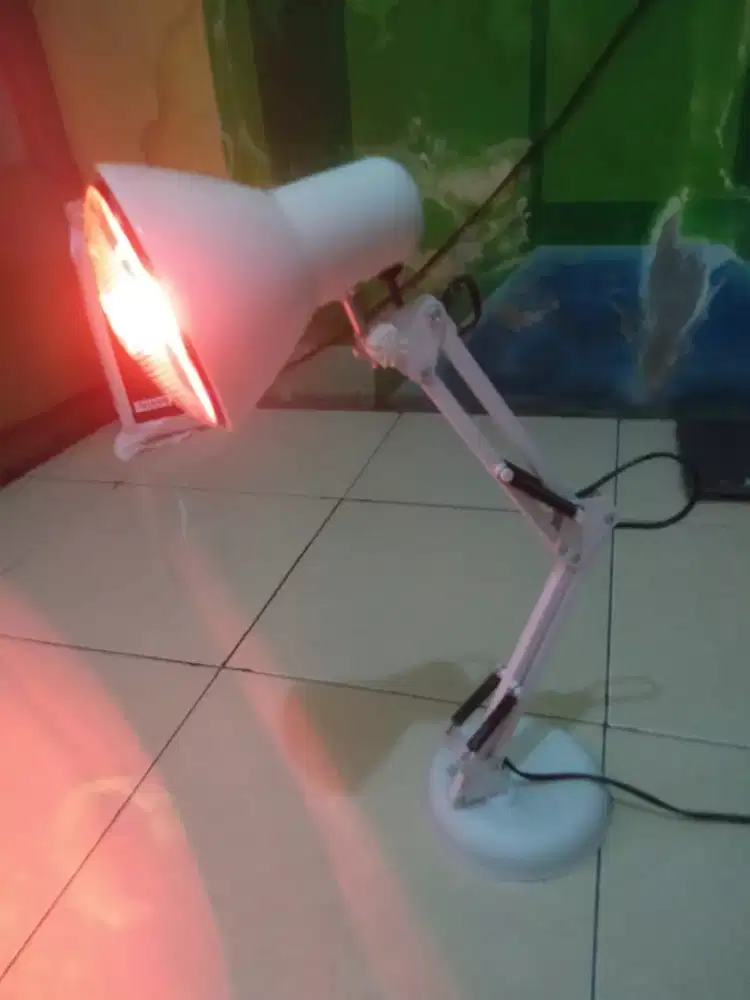 Lampu  terapi infra merah