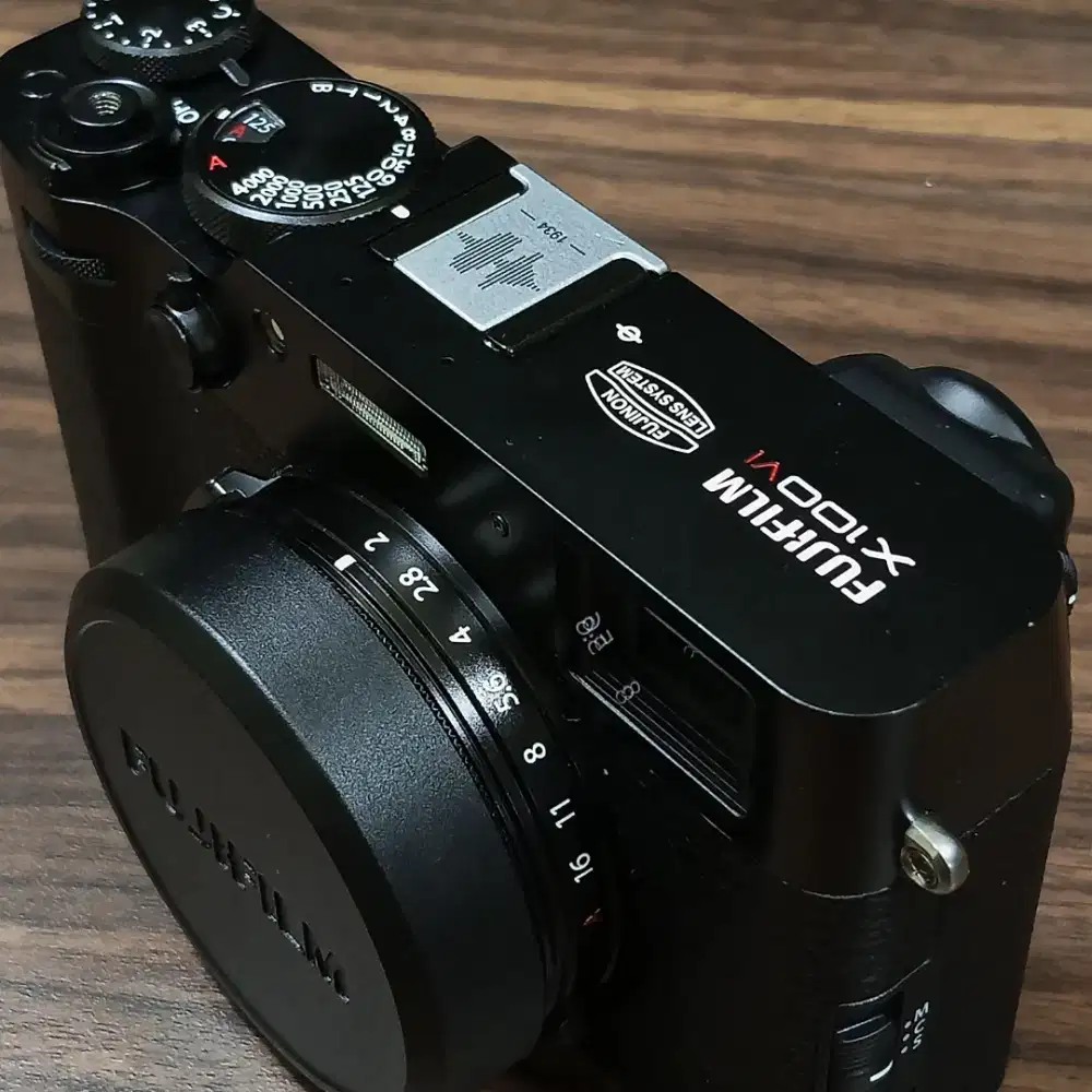 KAMERA MIRORRLESS FUJIFILM X100VI MULUS FULLSET BOX