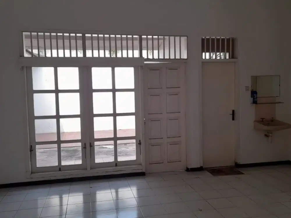 Rumah Siap Huni di Kawasan Elite Araya Malang. Dekat Plaza araya, Matos, Terminal, Bandara, Kampus UB, Kampus UM, dekat Persada Hospital.NLMLG00020