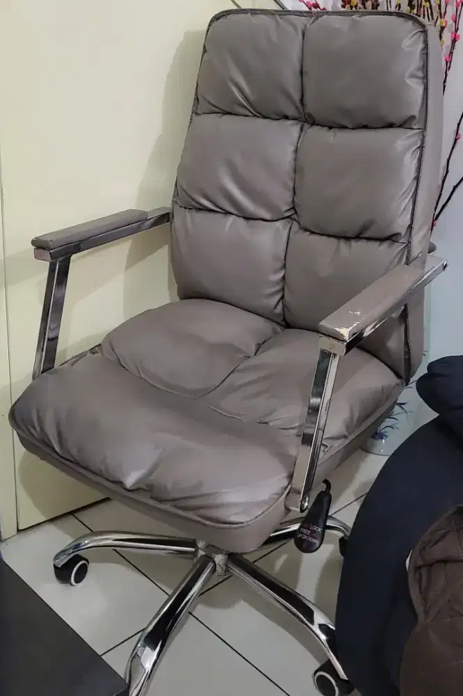 KURSI KANTOR UKURAN BESAR