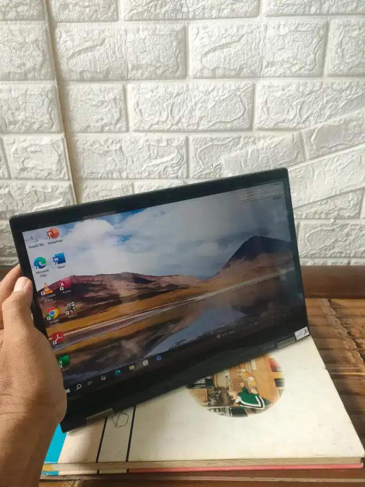 Laptop tablet Lenovo yoga core i5 gen 10 ram 16 GB bisa di lipat