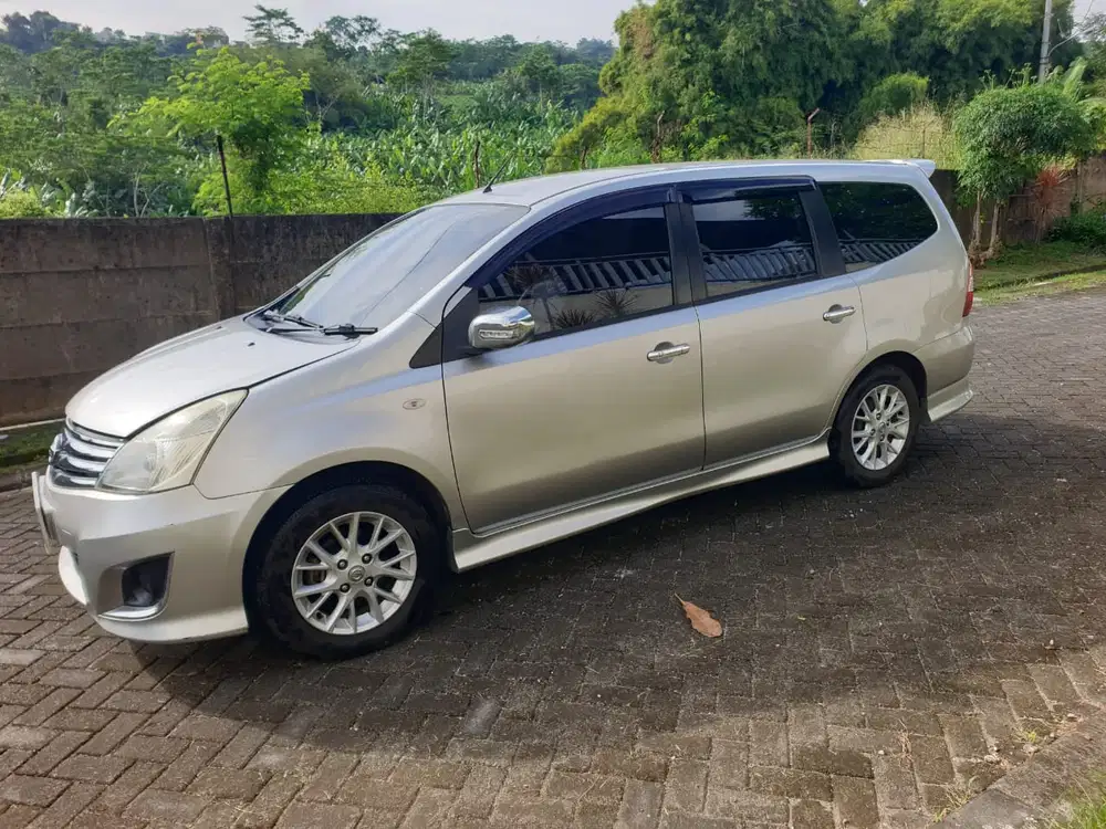 Nissan Grand livina 2012 Bensin