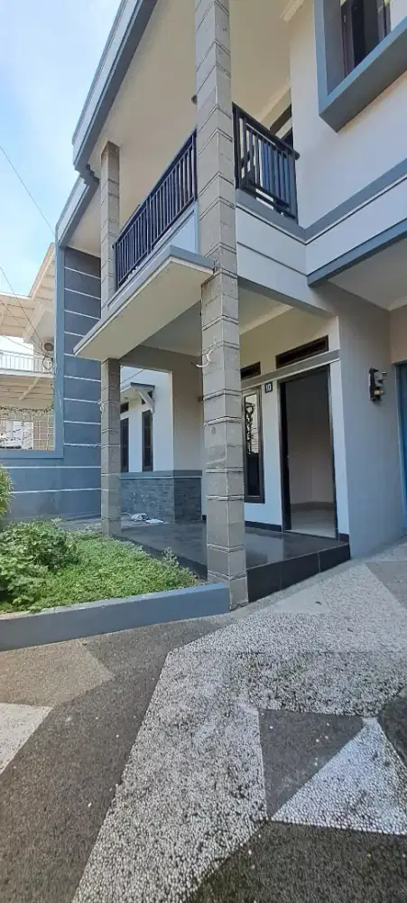 Rumah minimalis siap huni di Turangga Buah Batu jalan lebar