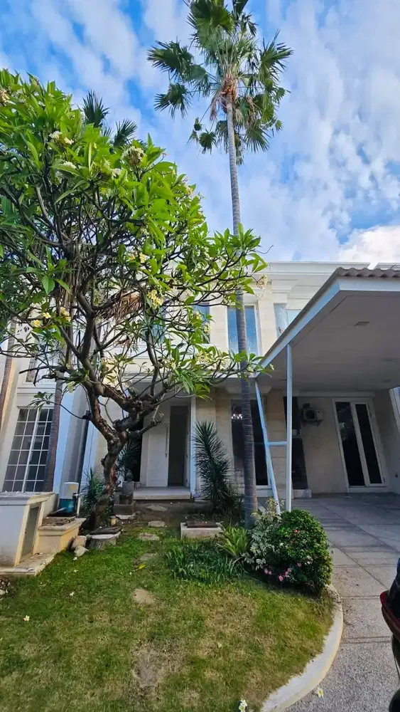 Dijual Rumah Pakuwon Indah Larizwood 2 Lantai Bagus Siap Huni