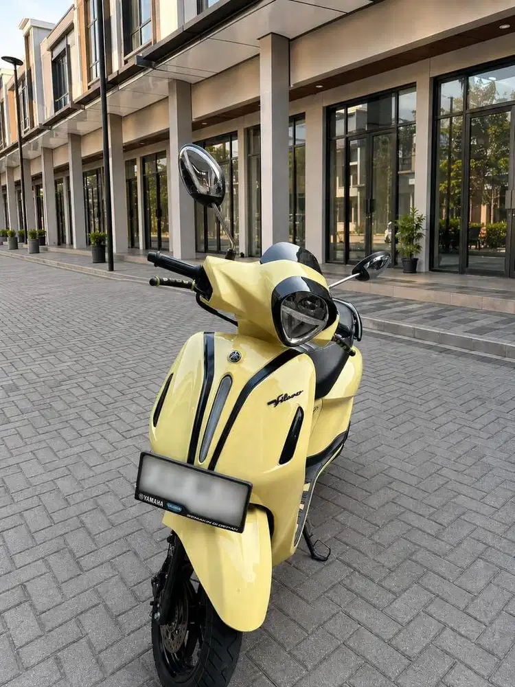 Motor Yamaha Grand Filano Kuning