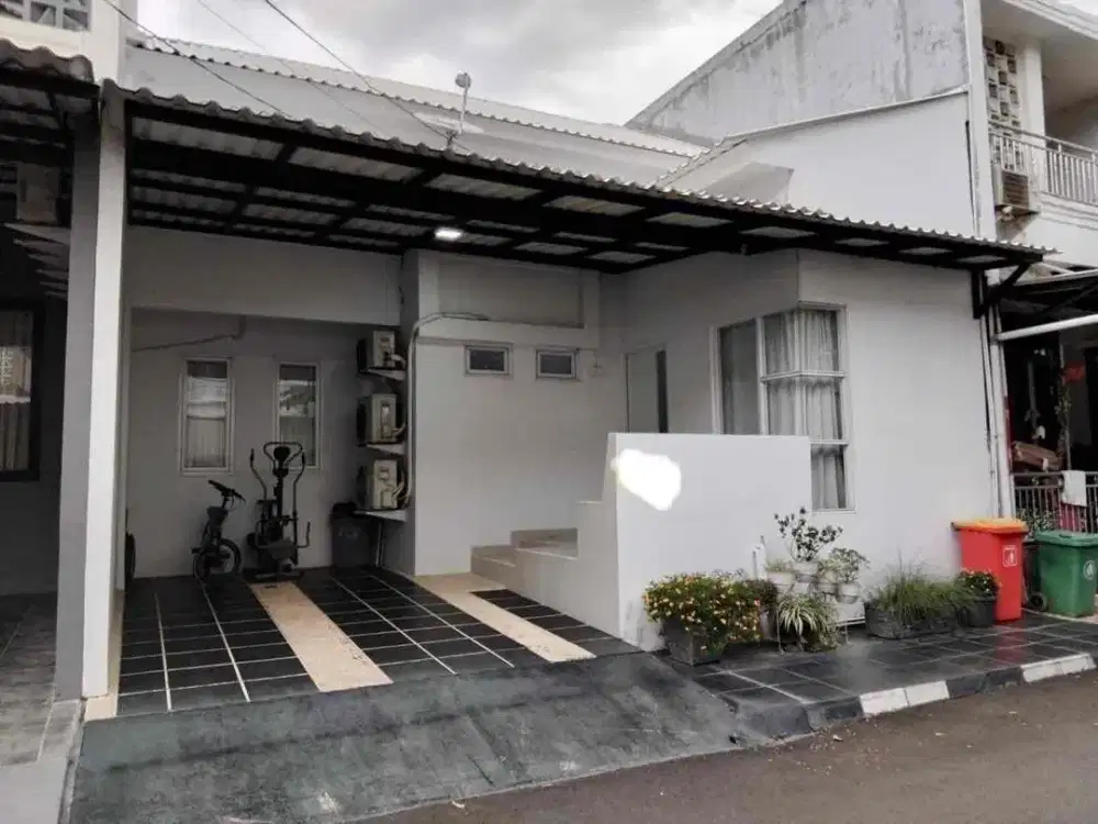 Dijual Rumah Nyaman 1,5 Lantai di Graha Raya