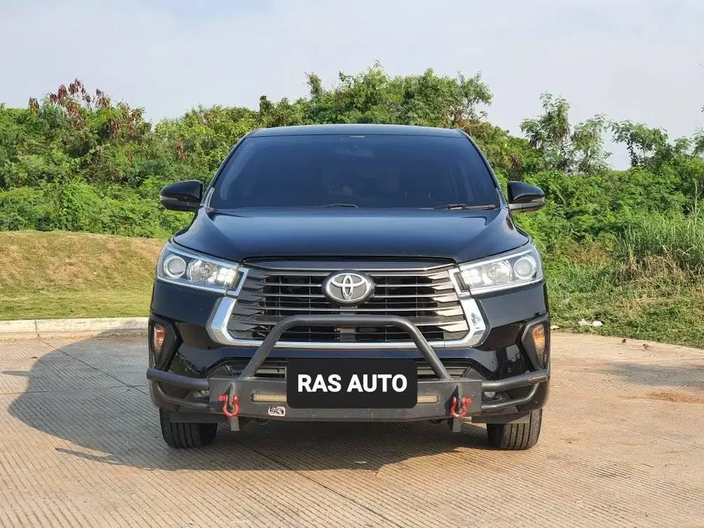 Toyota Innova 2.0 V AT BENSIN 2021 Hitam