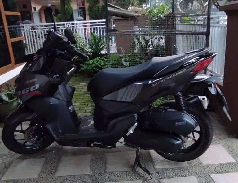 Honda Vario 160 CBS 2023 Hitam mulus