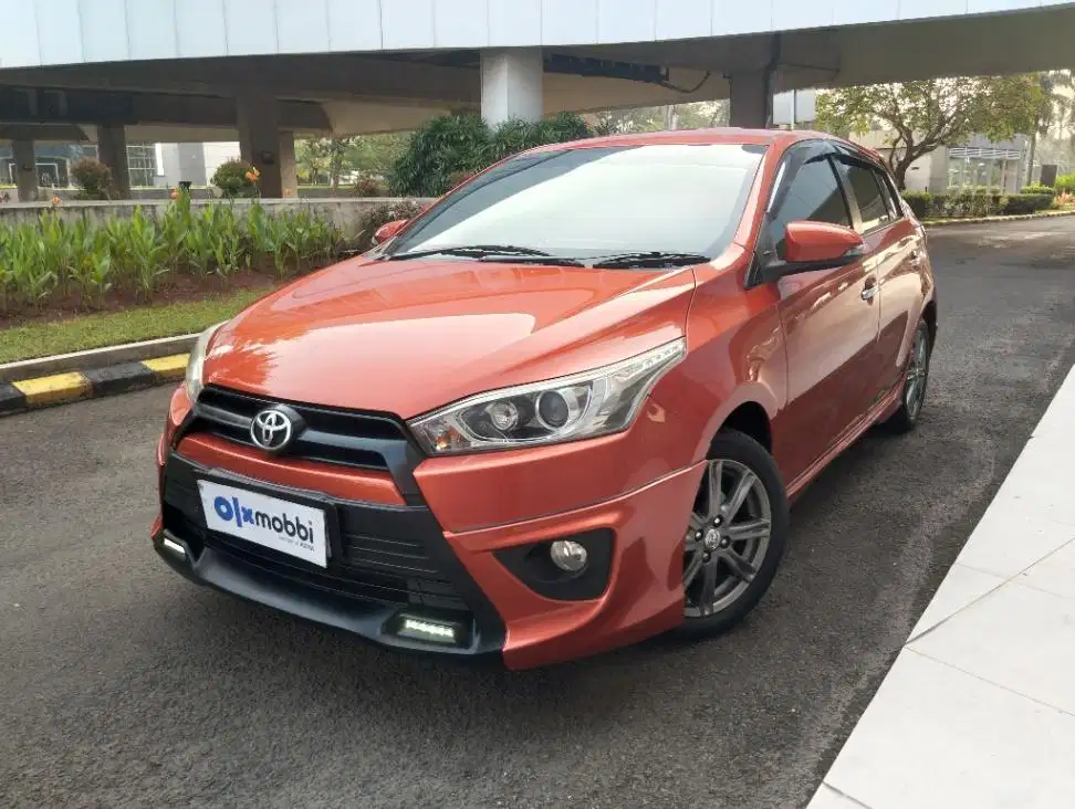 LOW DP Toyota Yaris 1.5 S Bensin-AT 2015 3BQ