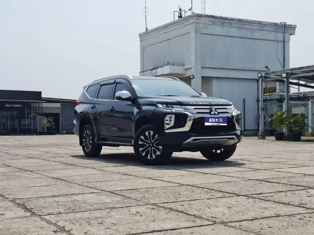 Mitsubishi Pajero Sport 2.4 Dakar Diesel 4x2 AT 2023 Hitam KM 41RB
