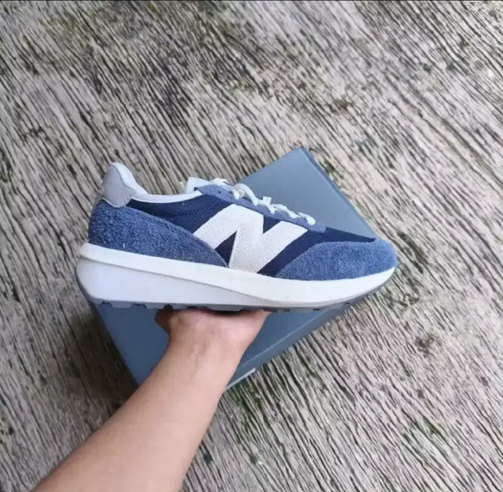 new balance 370 size 43