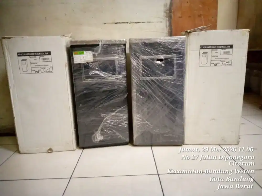 Krisbow Tempat sampah / dust bin square with ashtray