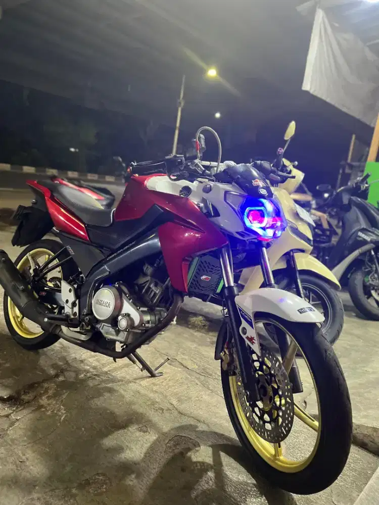 Jual vixion 2015 surat lengkap pajak mati bodi lecet pemakaian.