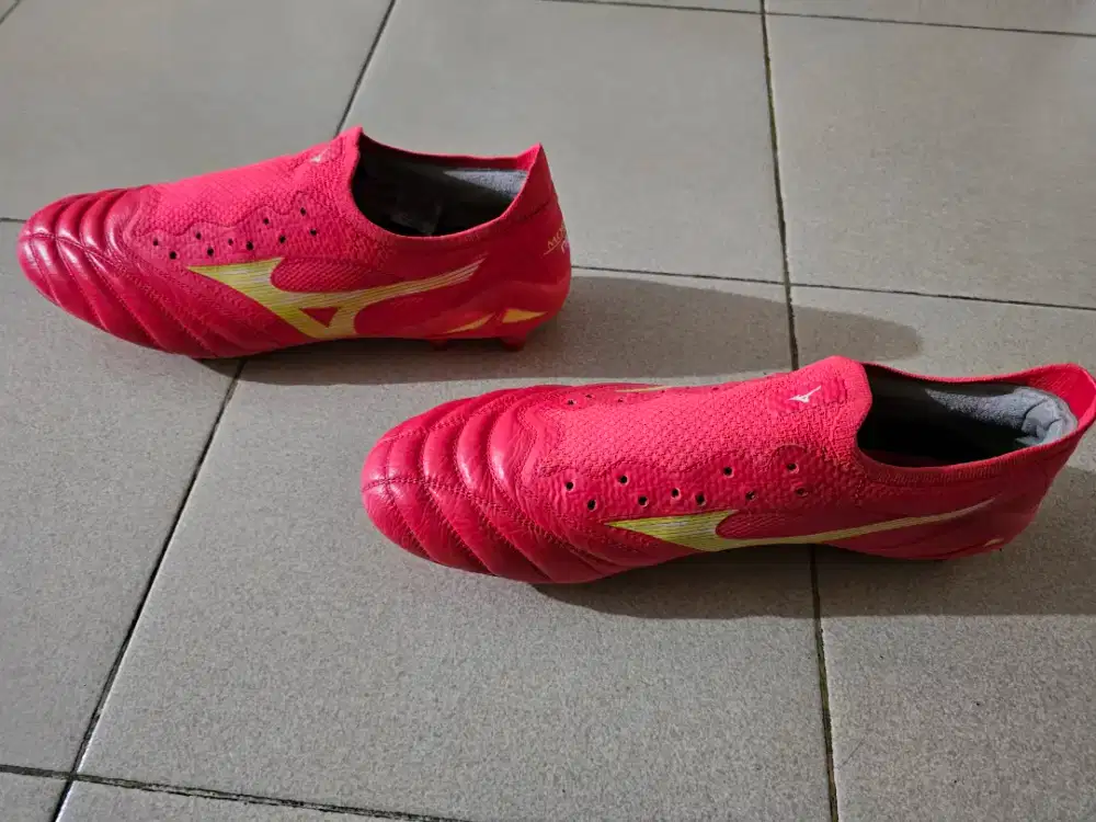 Sepatu bola mizuno morelia original