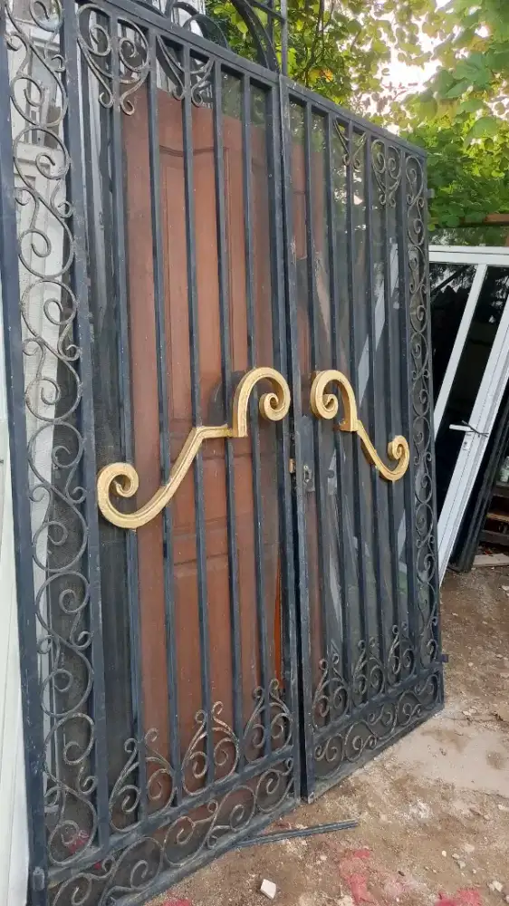 Pintu besi tempa Antik 180x230 double kupu