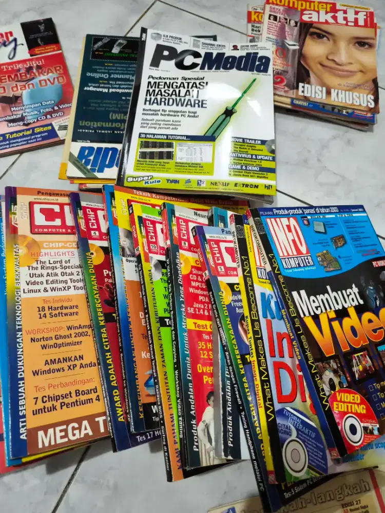 Borongan buku majalah computer, info dan chip kondisi sangat baik