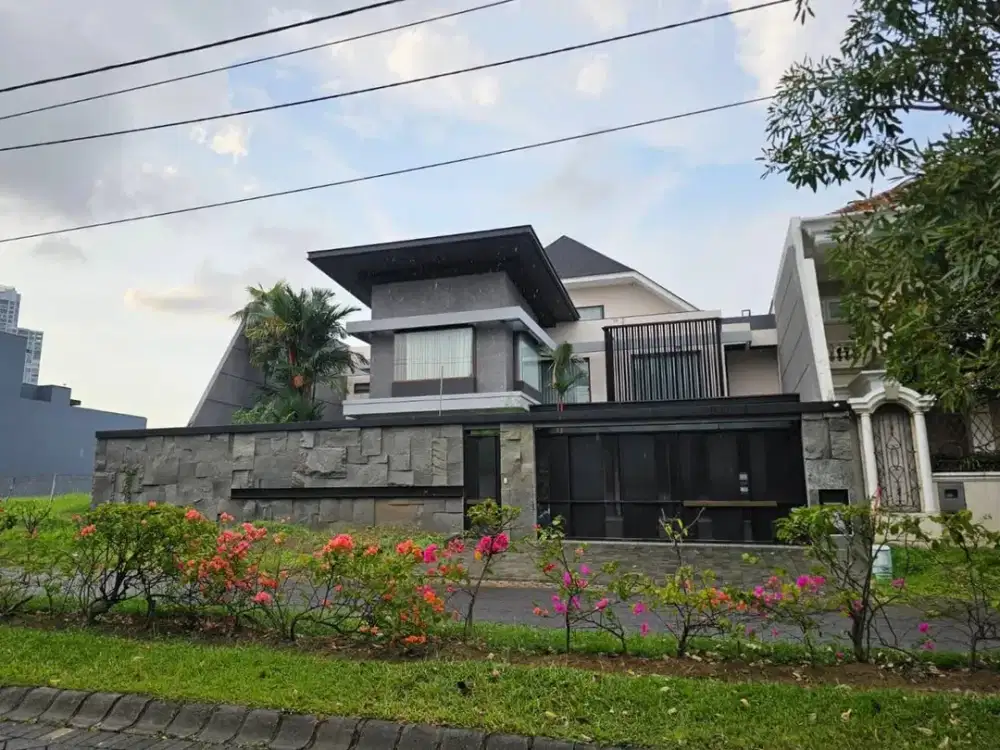 Dijual Murah Rumah Mewah di Jalan Kembar Bukit Darmo Golf, Sby