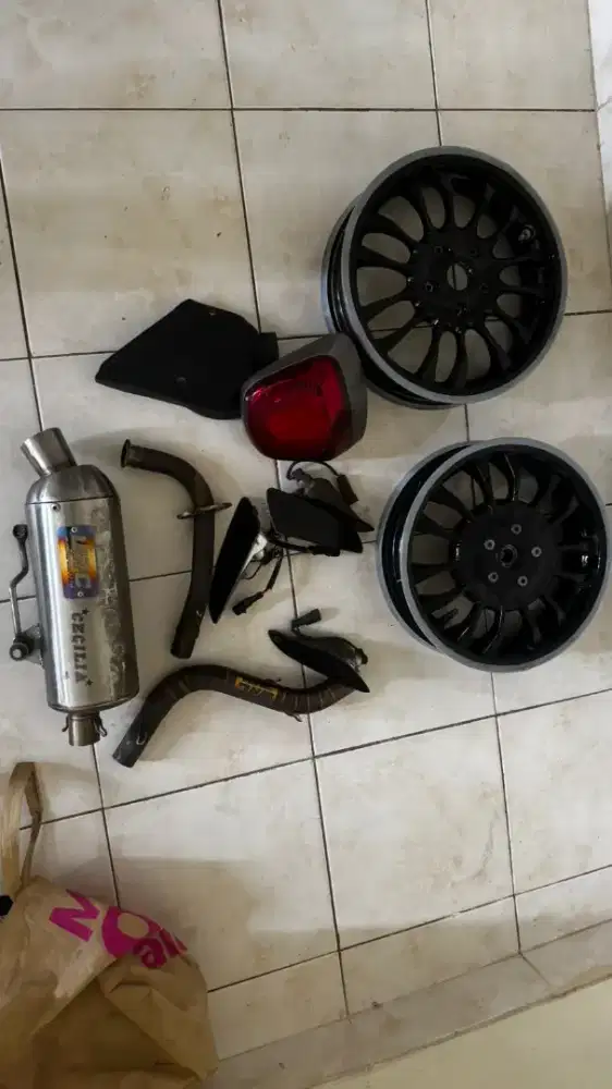 Part vespa sprint ,
Sen ori db
,  Stoplamp
Velg ori