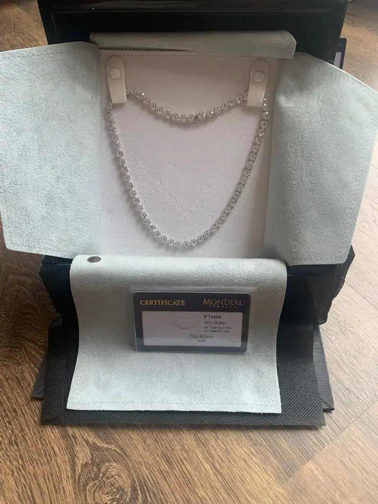 Kalung berlian istimewa