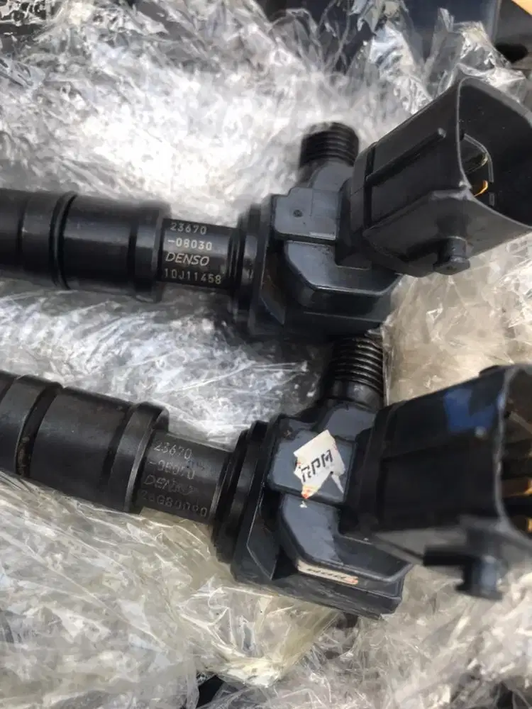 injector 23670-0E070 toyota fortuner hilux engine 2GD