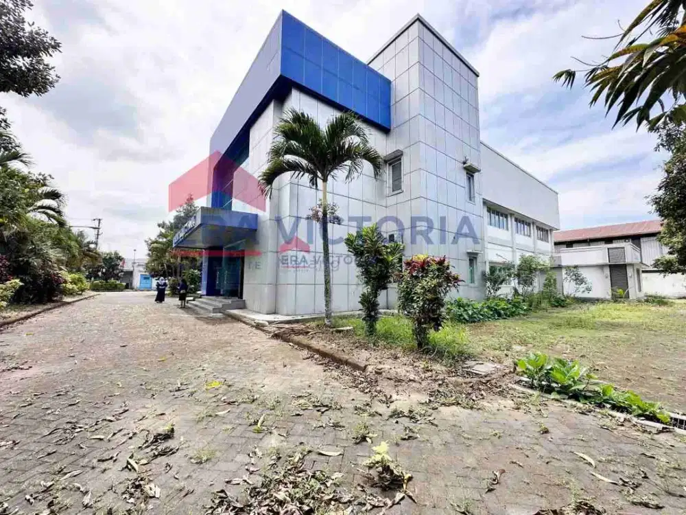 Kantor 2 Lantai dilengkapi Hall, Studio dan Ruang Rapat, Lokasi Strategis di Jalan Poros Pakisaji Malang