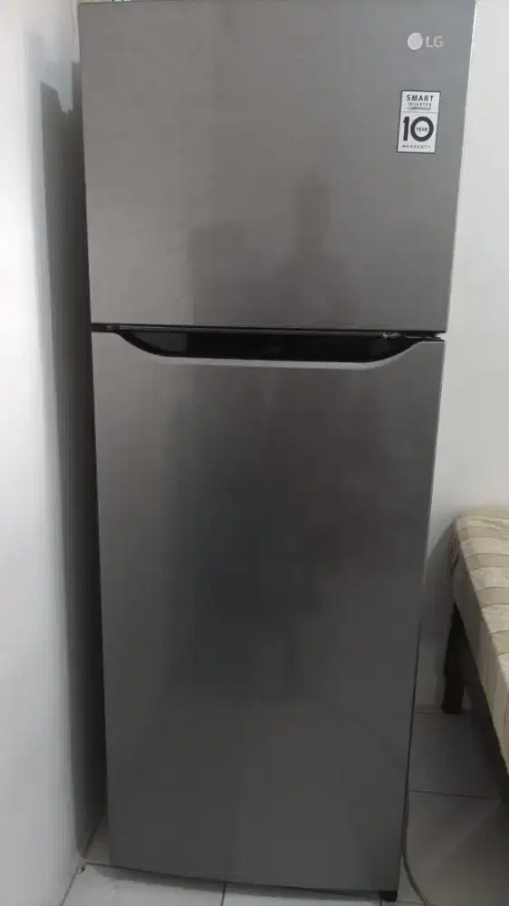 Kulkas LG 2 pintu, smart inverter