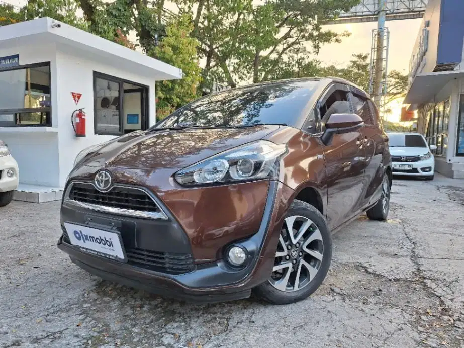 LOW DP Toyota Sienta 1.5 V Bensin-MT 2017 COL